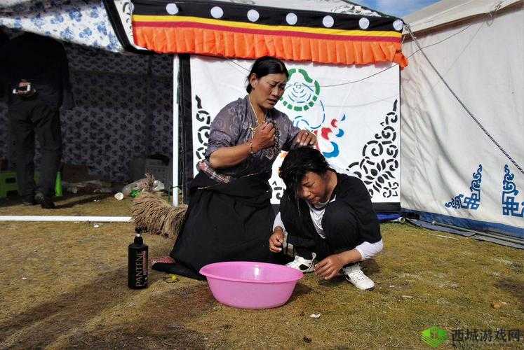 丫头牦户一张一合:正在说话