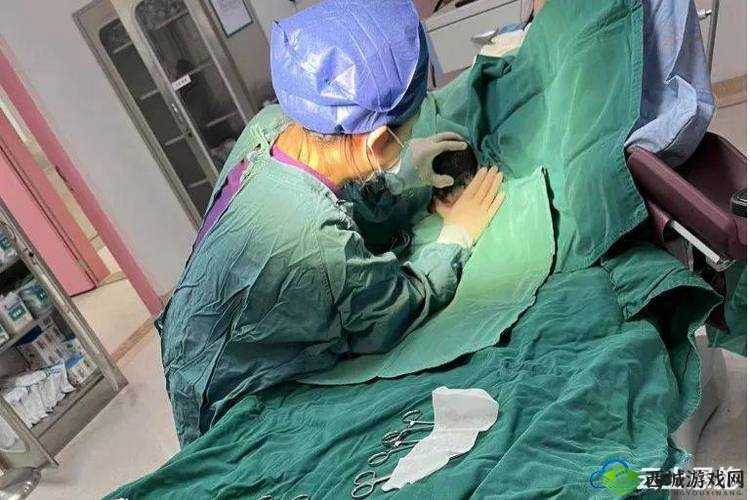 双腿间硬硬的胎头湿漉漉的挤出来：分娩的剧痛与新生的喜悦