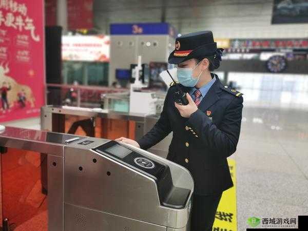 公交车检票员用 B 检票上车:保障有序出行