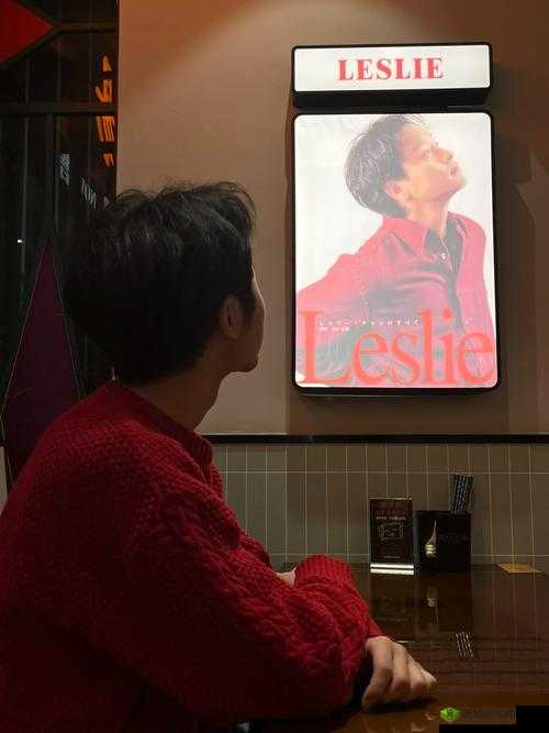 韩国 mv 女的坐凳子上以前的歌：回忆中的影像