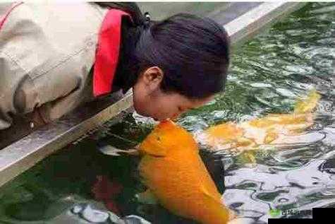女人绝技：鲤鱼喝水超神奇