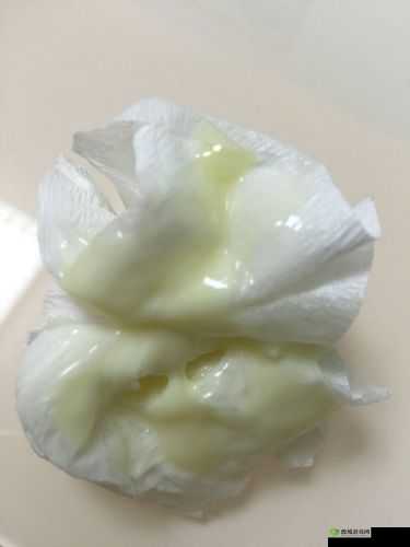 女生流出白白的东西是怎么回事