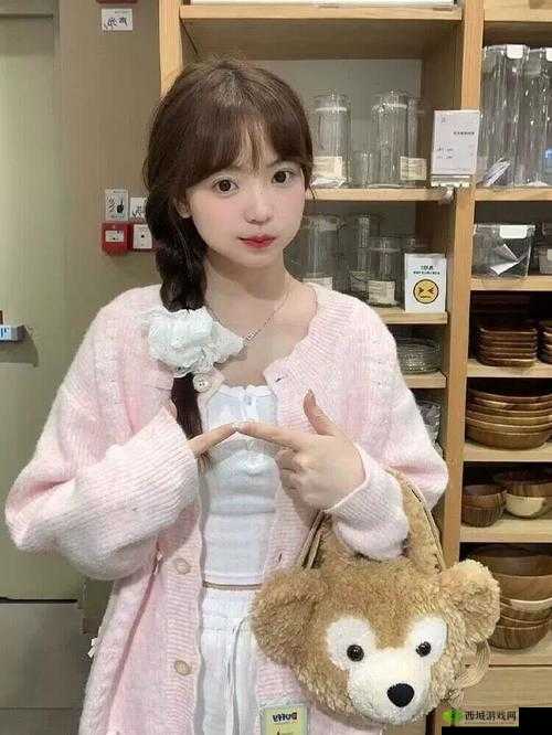 妹妹今日粉衣:纯真可爱惹人怜