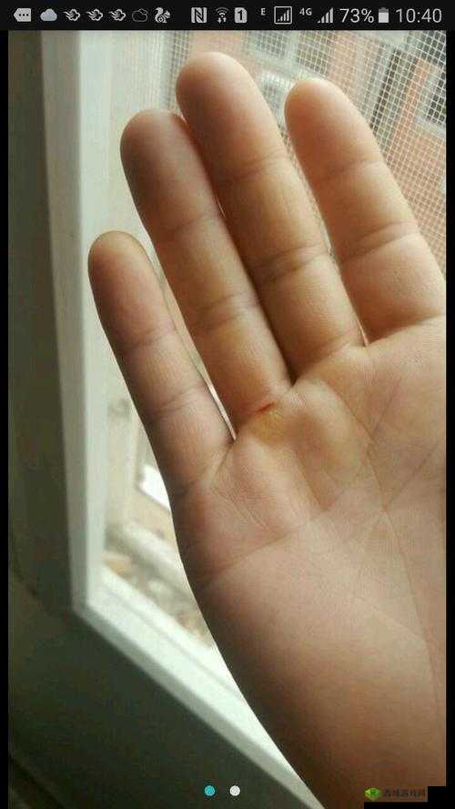 手指划入缝隙挖水：探索未知的触感