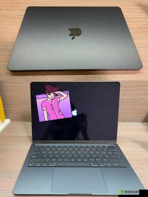 午夜色 MacBook：时尚与科技的完美融合