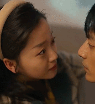 她开始慢迎迎合：一段别样的历程