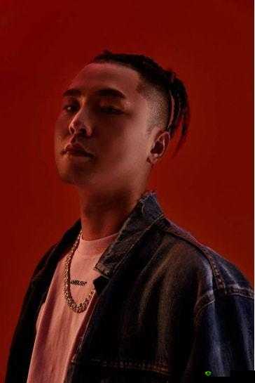 十八岁新疆女 RAPPER 深夜:神秘的音乐之声