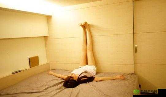 贴墙躺在床上双腿叉开能减肥吗：效果分析