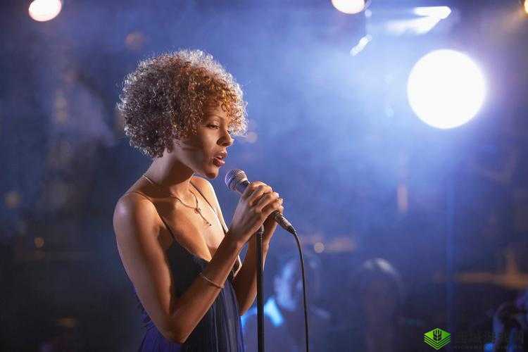 JAZZHIPHOP 女 RAPPER:舞台上的魅力精灵