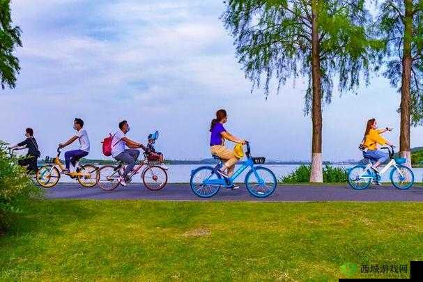 一前一后三个人一起骑自行车推动了：难忘的骑行瞬间