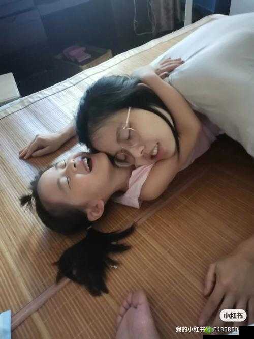 从后面抱着妈妈突然脸一红：背后的原因