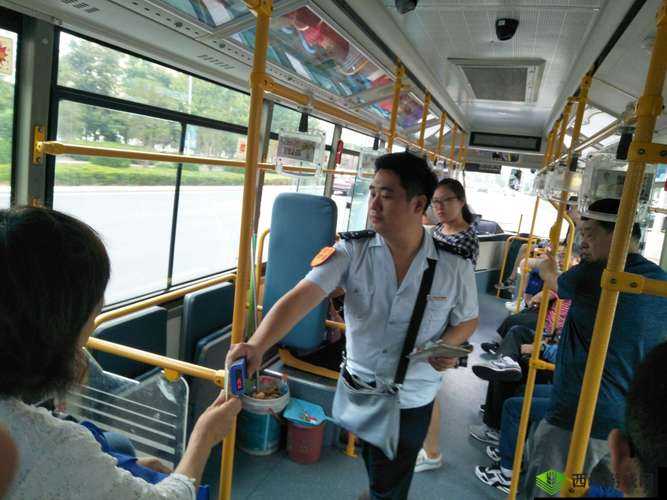 yd 小镇公交车售票员:服务热情,乘客安心