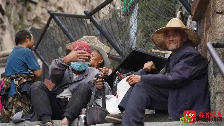 82 岁老人找 20 多岁小伙子：背后故事引人关注