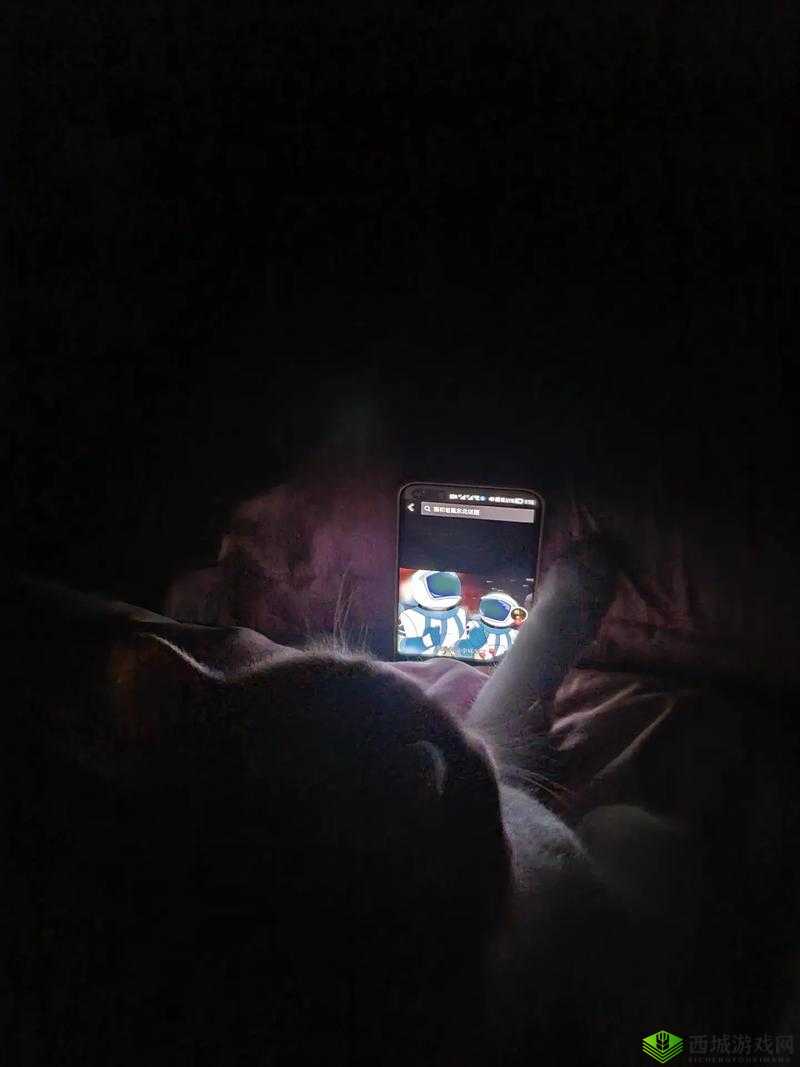 半夜适合偷偷看电视吗？这样做好吗