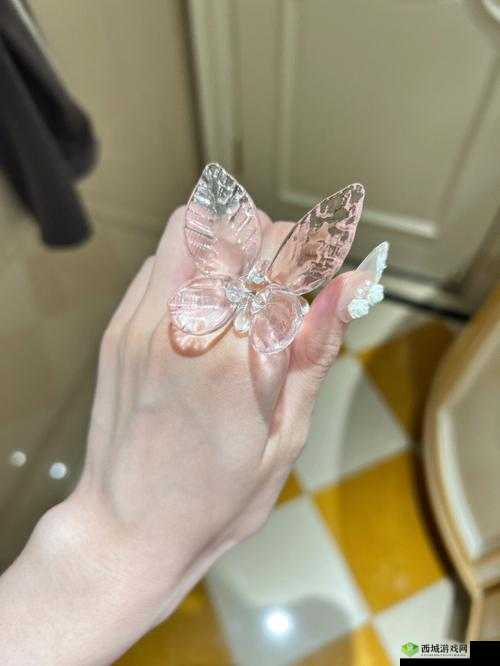 在街上如何正确戴着蝴蝶走路