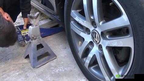 车辆颠簸后滑进应急措施:及时制动与调整方向