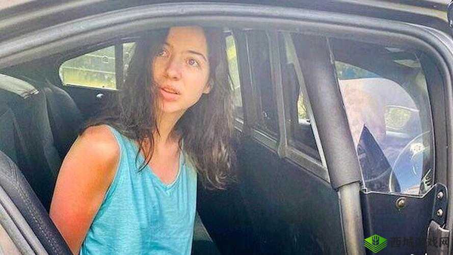 19 岁 MACBOOKPRO 欧美：少女的科技梦想