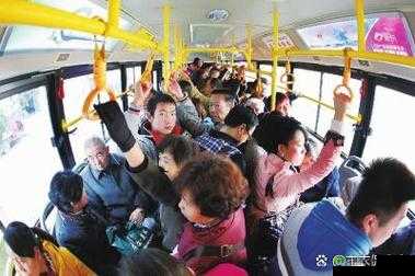 颠簸的公交车:一段难忘的出行之旅