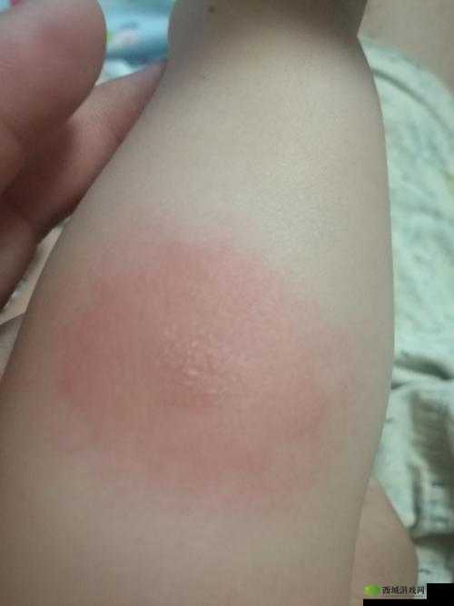 宝宝把腿抬起来靠墙上是怎么回事:可能是为了好玩