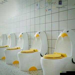 全班的公共玩具坐便器:孩子们的欢乐设施