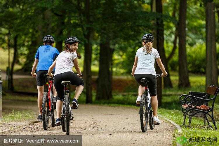 三人骑行：前后呼应，安全又有趣