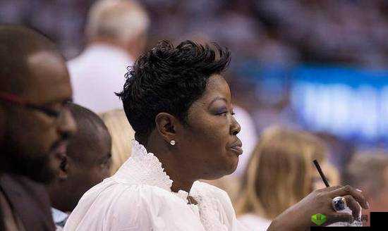 KD 母亲将携手 76 人共做慈善