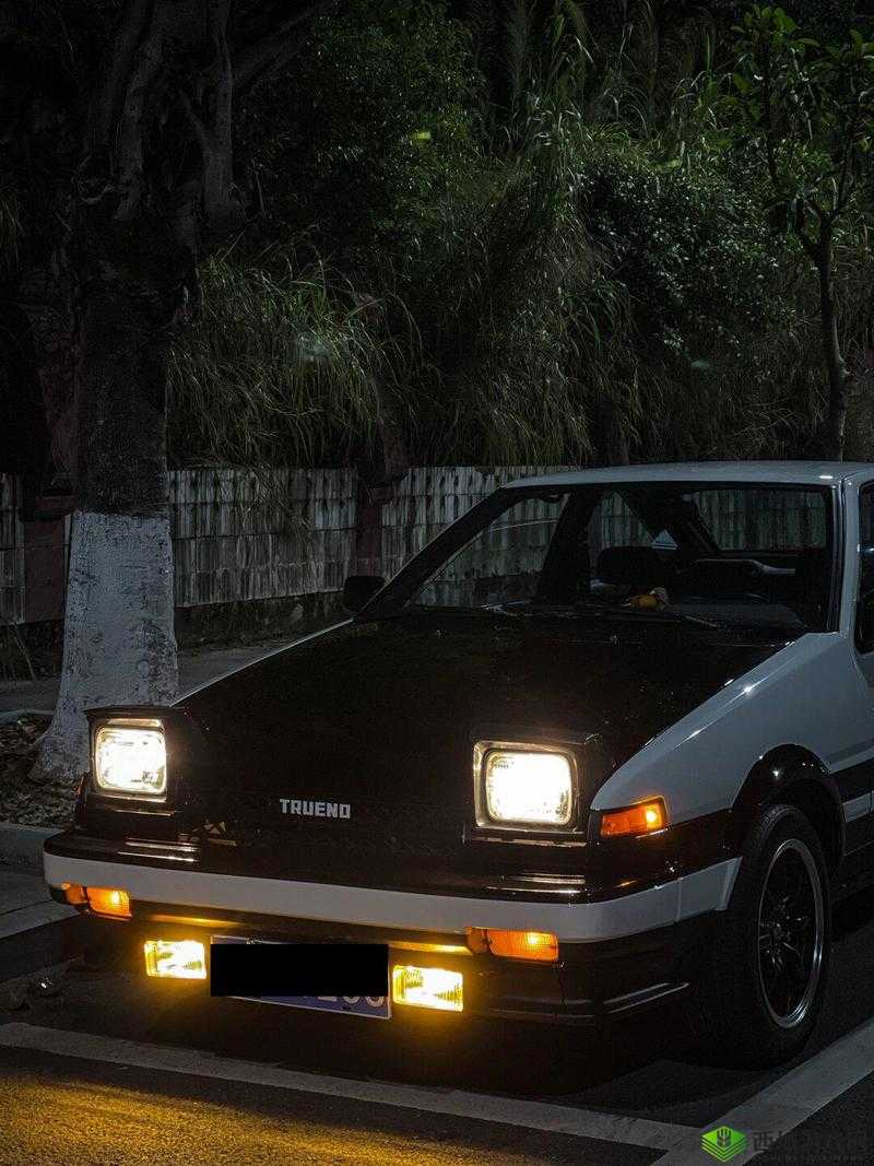 YSL 千人千色 AE86：经典跑车的时尚魅力