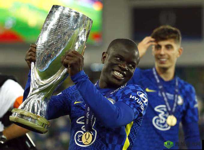 FIFA 足球世界后腰球员对比:达尼洛和坎特,谁更胜一筹?