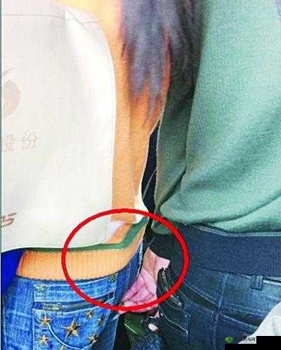 女子公交遇到咸猪手却很配合:令人震惊的一幕