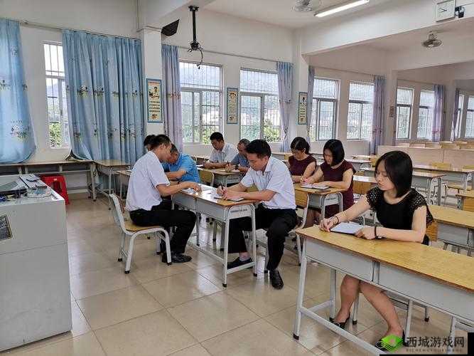 开会在桌子下反正他们看不见：这是什么操作