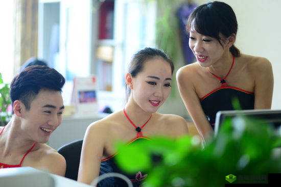 公司老板要求真空上班：这是什么奇葩指令