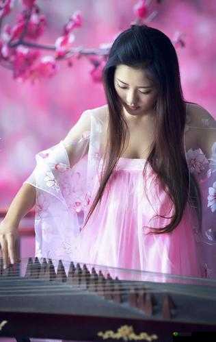 婀娜少女羞岁月，无忧愁云裳：梦中的古典美人