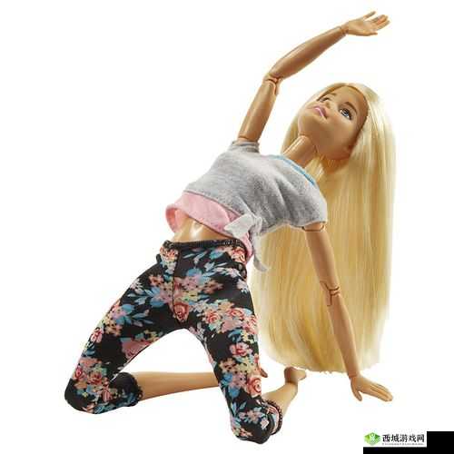 戴着小玩具练瑜伽:独特的健身方式