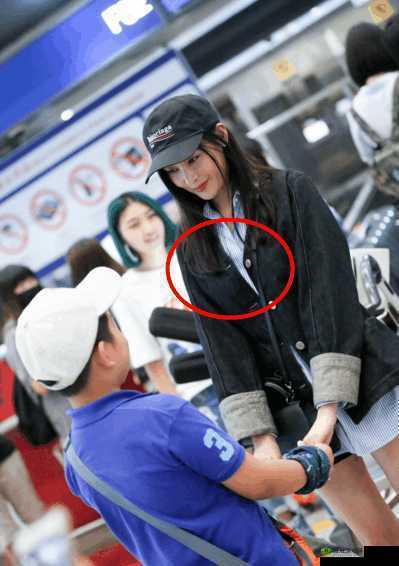 胸前两个大雪球跟着抖动，这可如何是好？