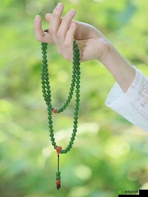 一颗一颗的放入佛珠文：静享时光中的禅意