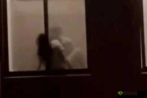 看镜子里的接合处：一个引人深思的动作