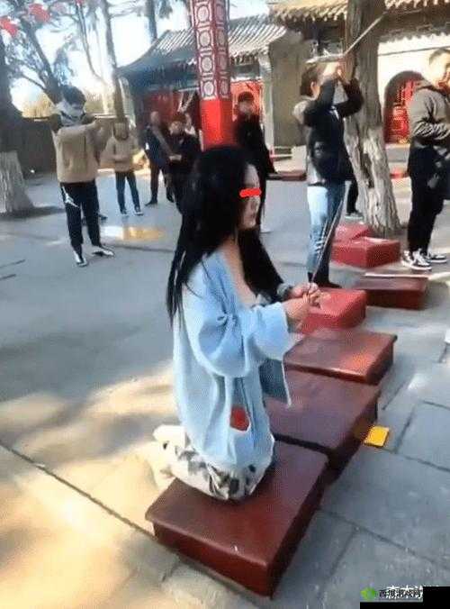 跪着主人走到面前应该怎么办：正确的应对方式