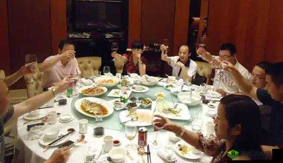 老公的叔叔天天在我家吃饭正常吗：大家怎么看