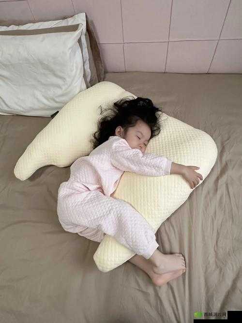 闺女 17 岁每晚需抱睡：母亲该如何应对