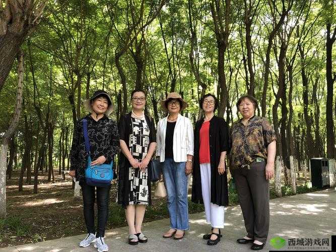 婷州老妇：历经风雨的美丽见证