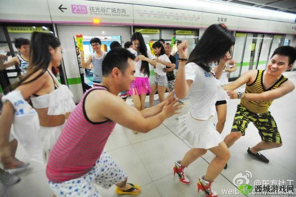 手撕衣服的视频:趣味挑战