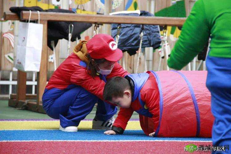 超级凌乱的校园运动会：弹窗干扰下的混乱场景