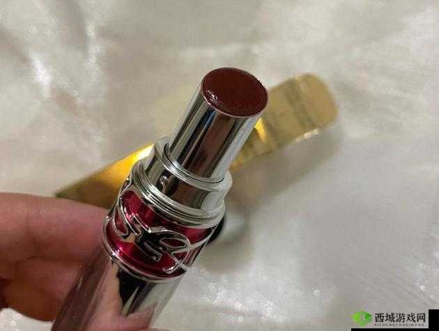 YSL 蜜桃色 13569：打造迷人妆容的秘密武器
