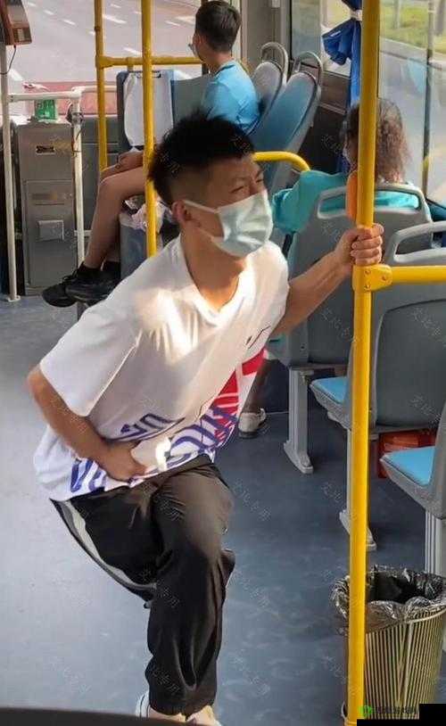 公交奇遇:陌生男女持续 2 小时的怪异行为