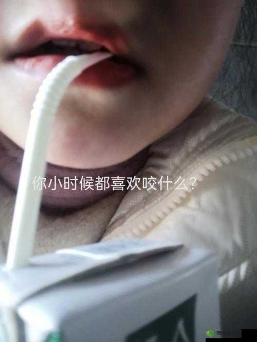 萌妹咬铁球却流眼泪翻白眼