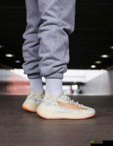 Yeezy380：潮流新宠引领时尚风向
