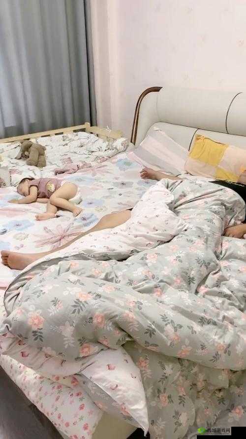 造孩子不盖被子视频：令人深思的育儿现象