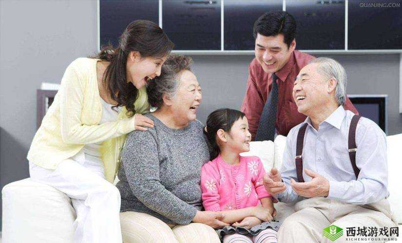 父母儿女媳，同聚齐贺岁