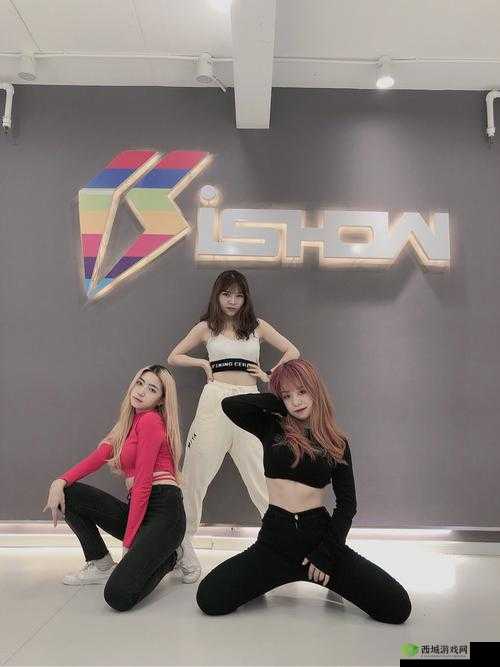 jazz 老师和 hiphop 老师深受喜爱:学生们的偶像