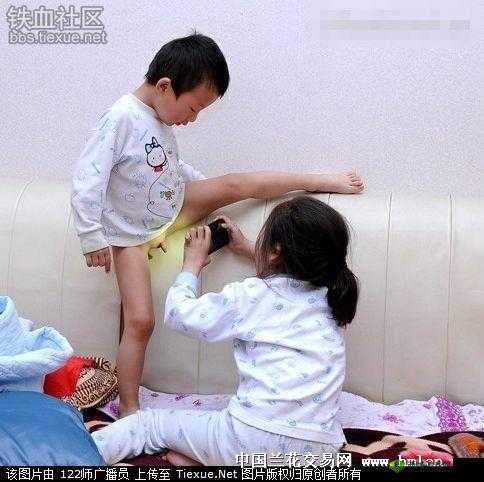 小女孩吃小男孩小叮当游戏引发的故事